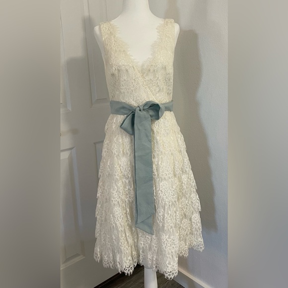 BHLDN & Anthropologie Beautiful ivory eyelash lace dress. - Picture 2 of 10